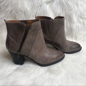 Sofft west women’s ankle booties size 7M gray
